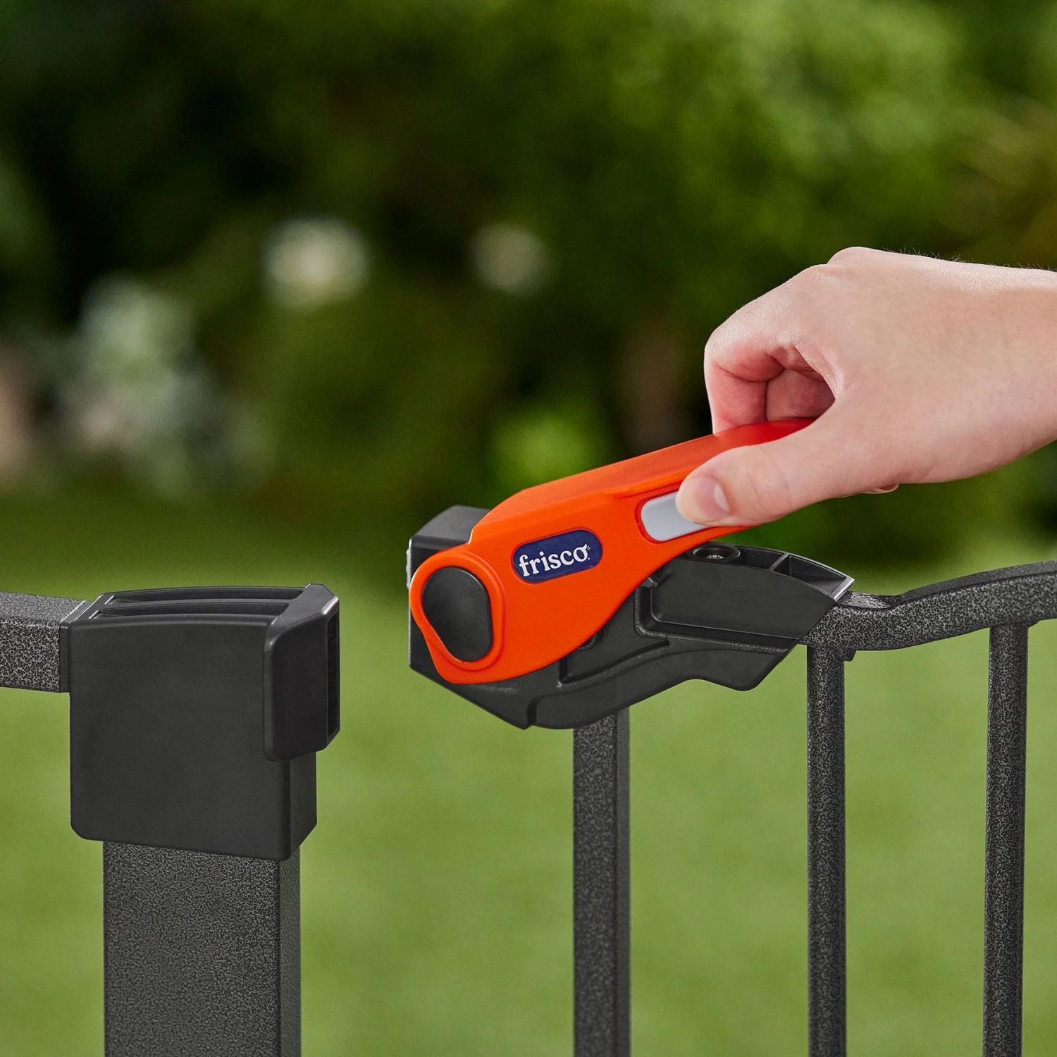 Frisco Outdoor Steel Arch Extra Tall Auto-Close Dog Gate 4 Frisco Outdoor Steel Arch Extra Tall Auto-Close Dog Gate - Image 4